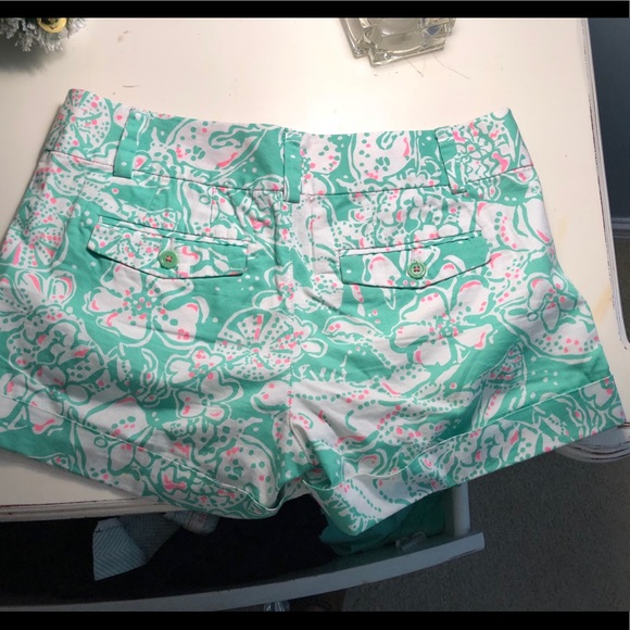 ⭐️Lilly Pulitzer Barclay shorts⭐️ - Picture 3 of 3